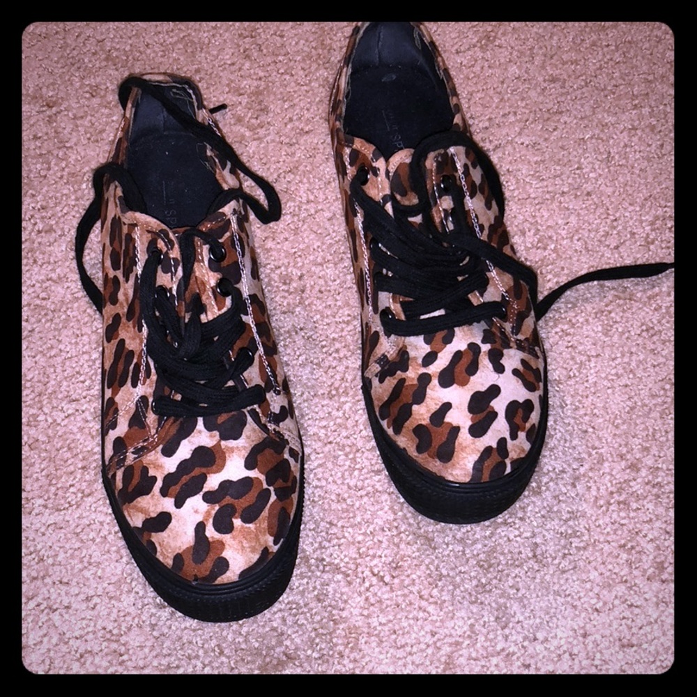Jardel platform sneakers cheetah print.